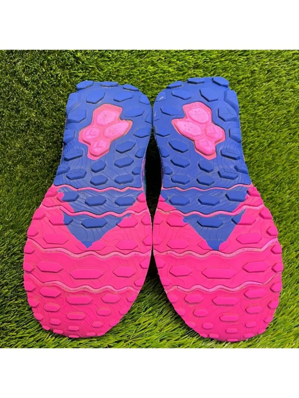 New Balance Fresh Foam V1 Womens Size 10 Blue Pink Trail Running Shoes Sneakers